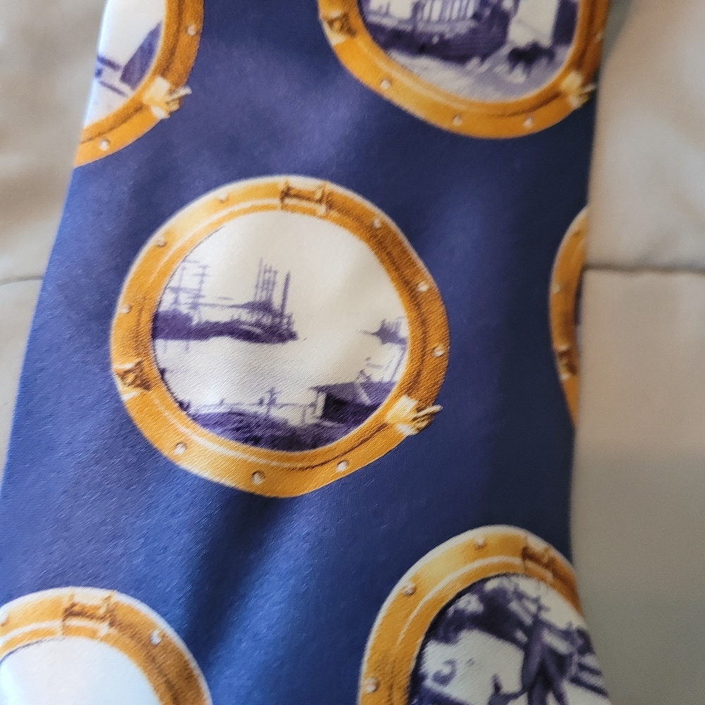 Tie....blue